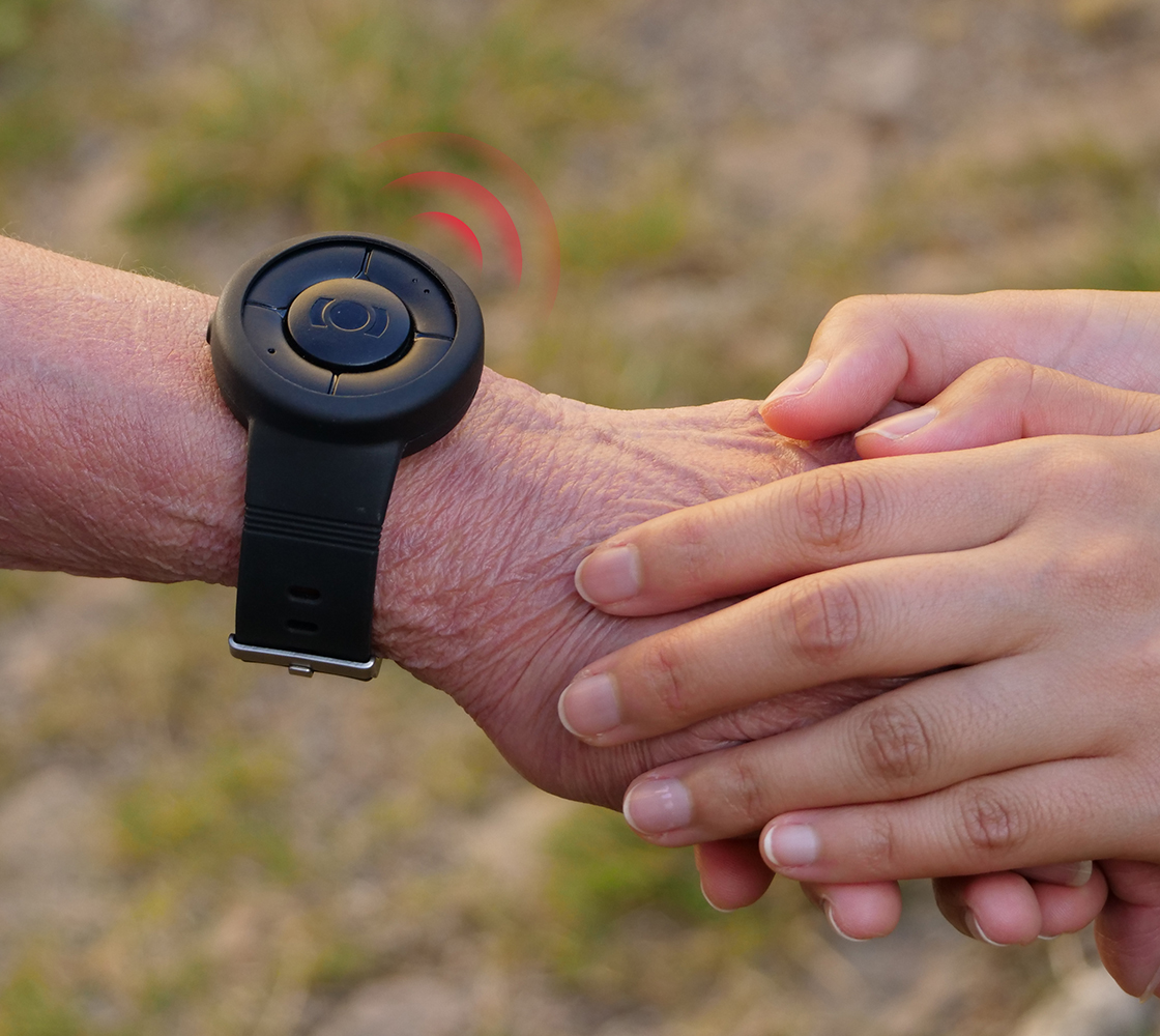 Seniors with GPS bracelet and GPS alarm