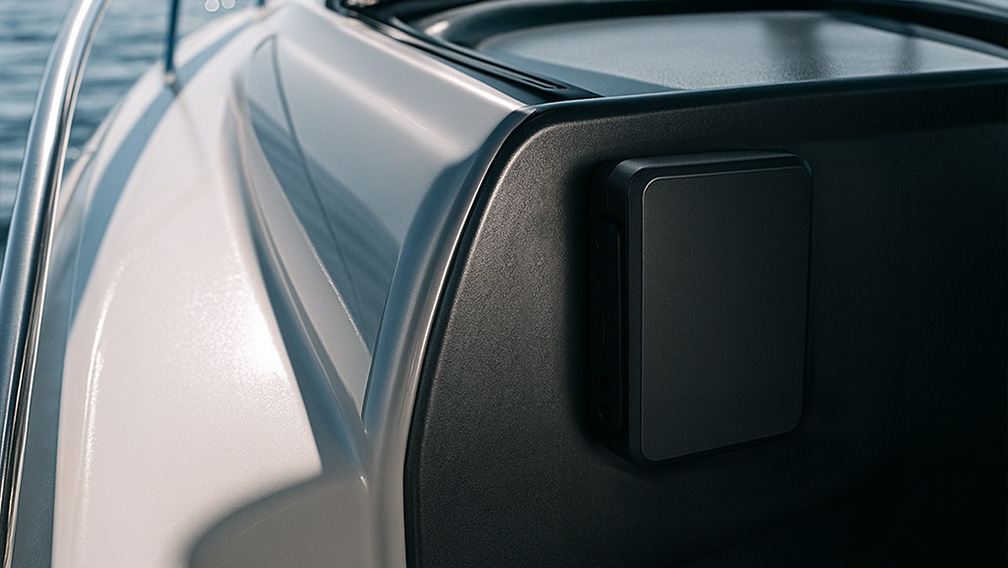 MiniFinder Xtreme GPS Tracker sicher im Boot installiert