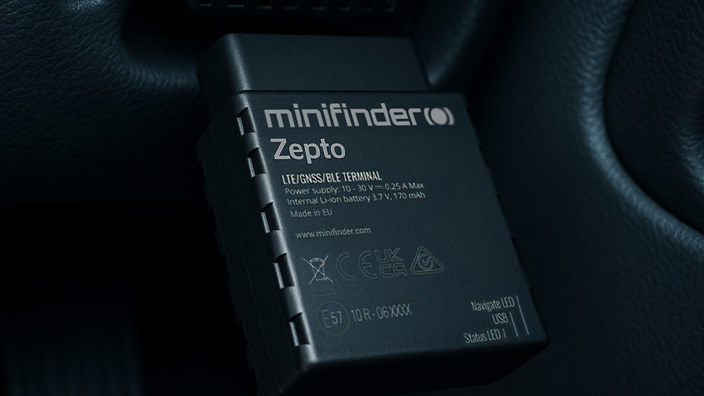 MiniFinder Zepto GPS Tracker im OBD Anschluss als elektronisches Fahrtenbuch.