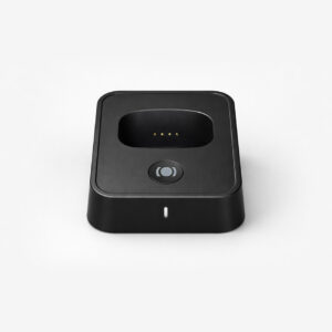 MiniFinder Nox personal alarm placed in its charging station, ready for daily use in professional environments.