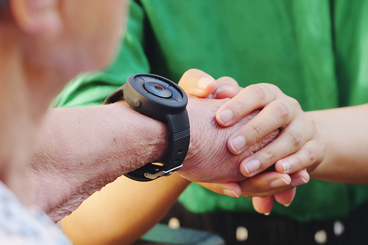 MiniFinder Nano mobiles Sicherheitsalarm mit SOS Taste und Zwei Wege Kommunikation für mehr Sicherheit