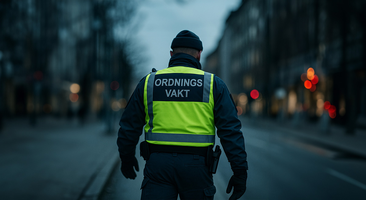 Vartija työskentelee yksin iltavuorossa ja käyttää henkilökohtaista hätäpainiketta turvallisuuden varmistamiseksi.