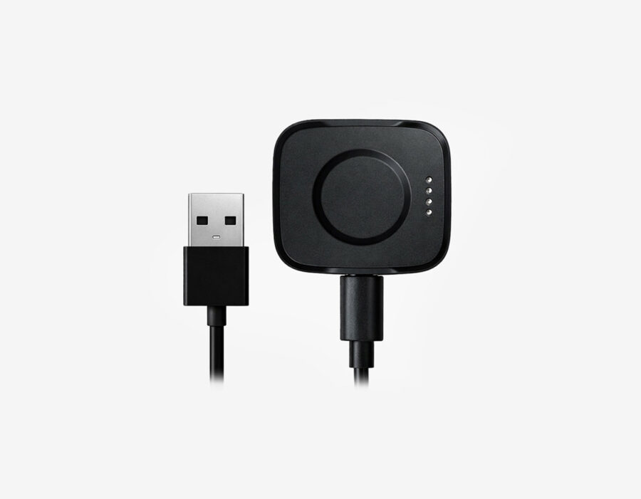 Laddstation för MiniFinder Watch ansluten till USB-ström