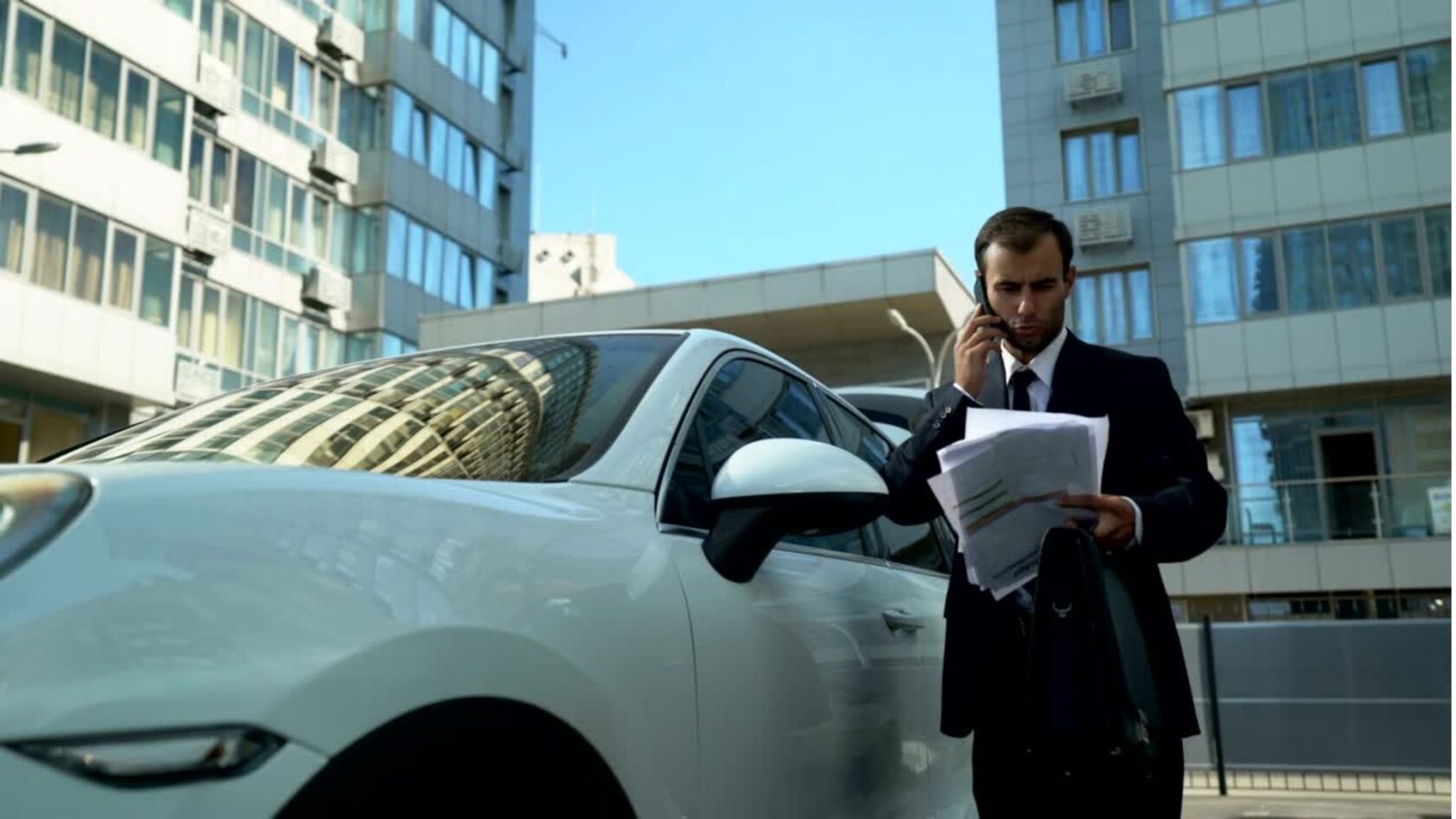 Driver using an electronic mileage log for a company car